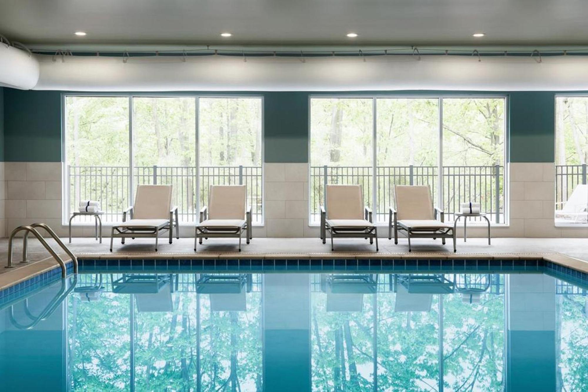 Holiday Inn Express Savannah - Gateway By Ihg Экстерьер фото